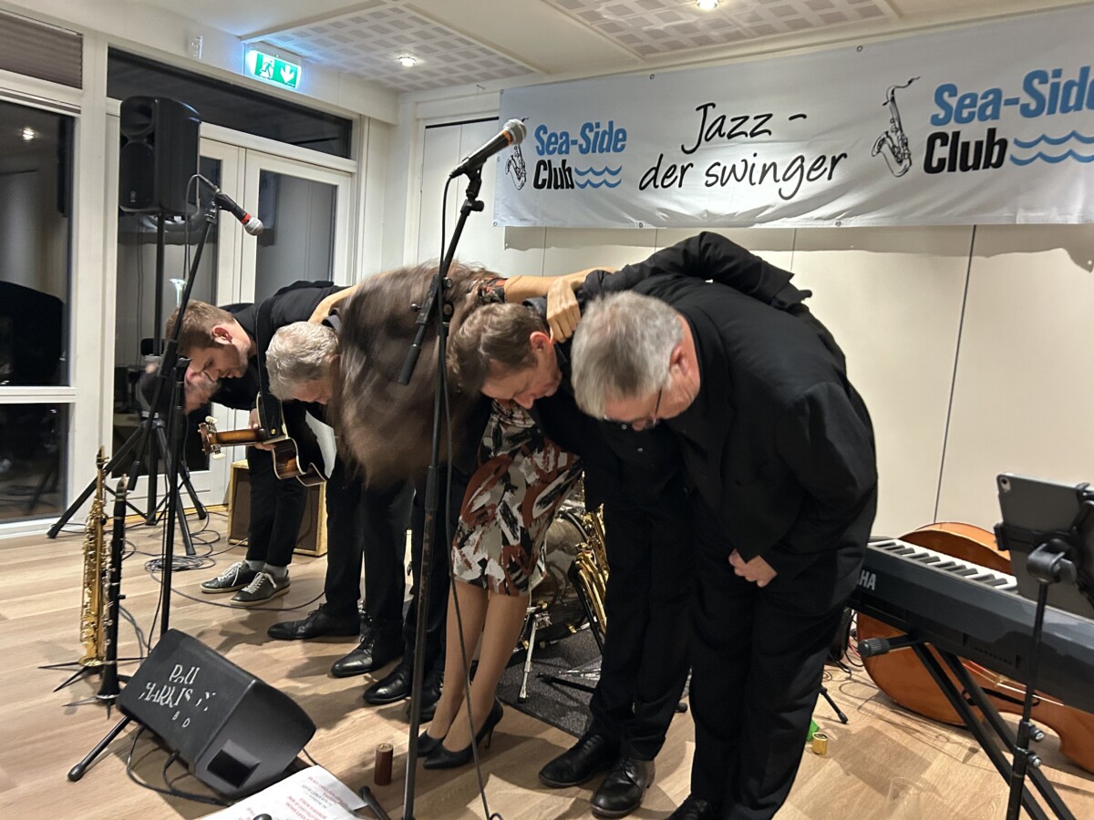 PaulHarrisonBand_EmaGagro_SeaSideClub_Juelsminde_24102025_05